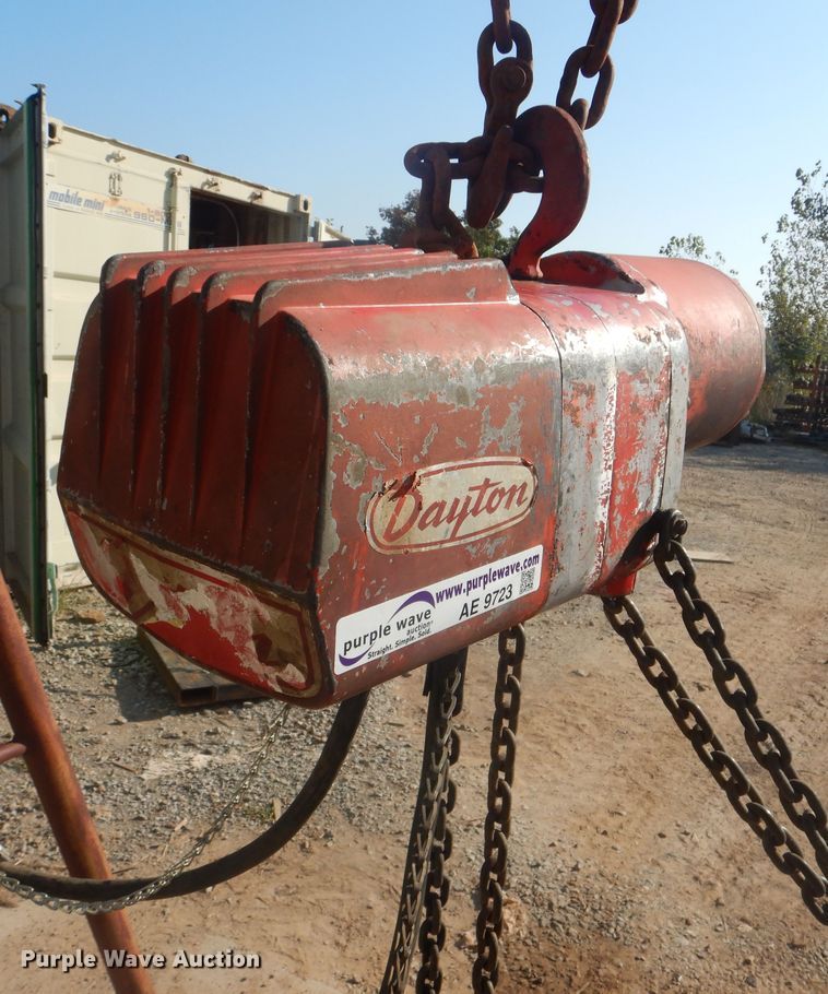 image for item AE9723 Dayton electric hoist