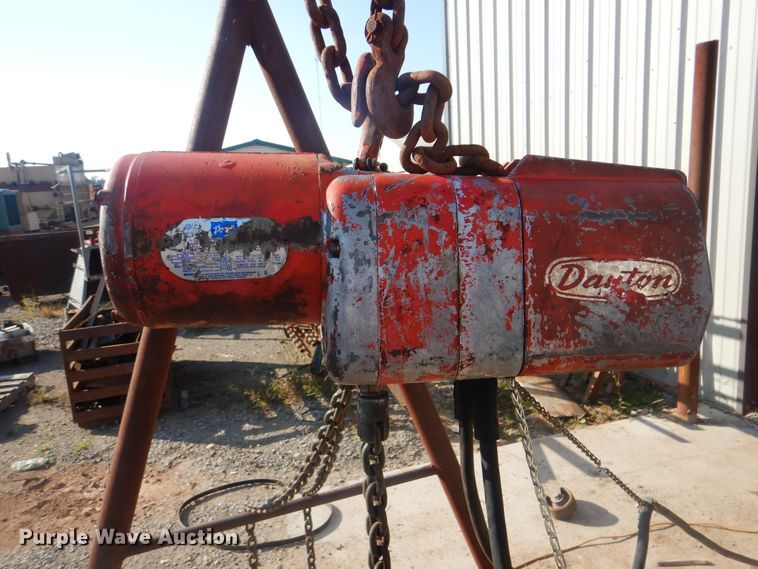 image for item AE9723 Dayton electric hoist