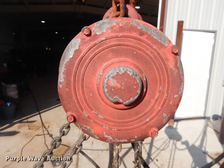 image for item AE9723 Dayton electric hoist