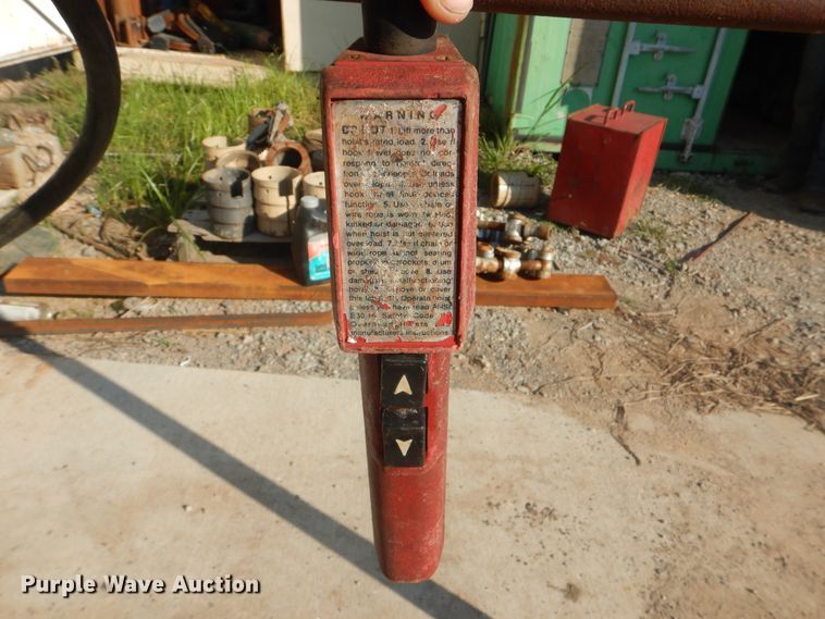 image for item AE9723 Dayton electric hoist