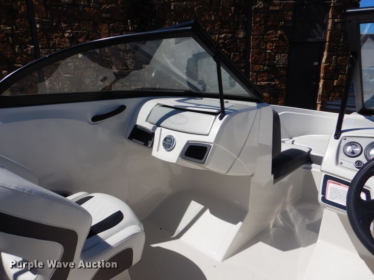 image for item AE9730 2016 Tahoe 400T  boat