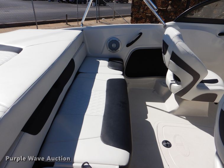 image for item AE9730 2016 Tahoe 400T  boat