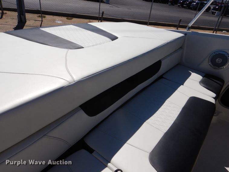 image for item AE9730 2016 Tahoe 400T  boat