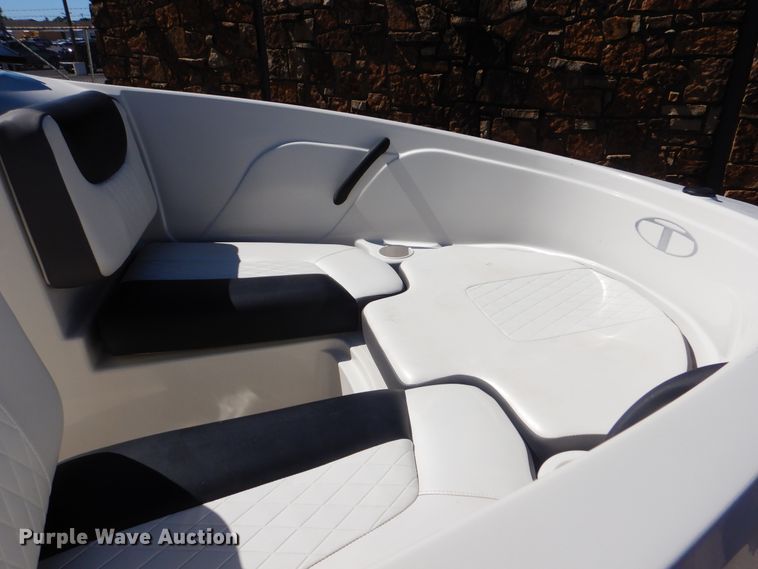 image for item AE9730 2016 Tahoe 400T  boat