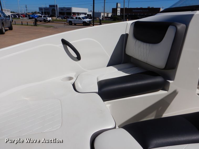 image for item AE9730 2016 Tahoe 400T  boat