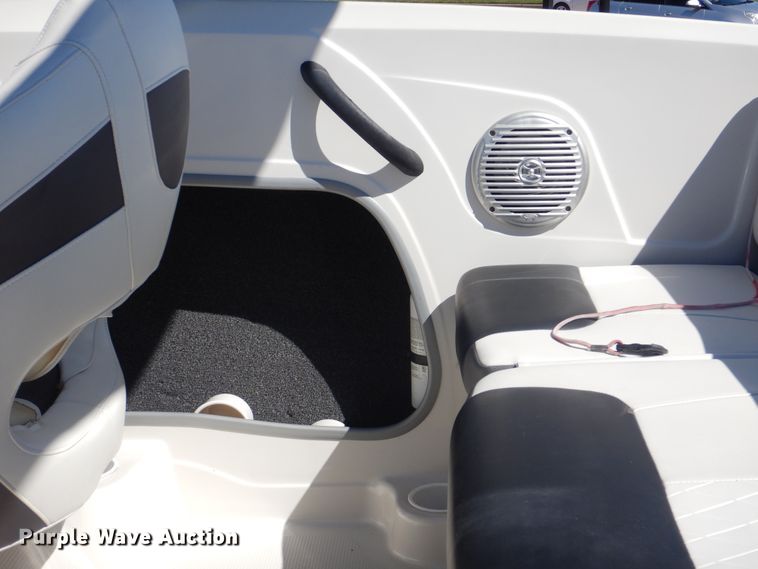 image for item AE9730 2016 Tahoe 400T  boat