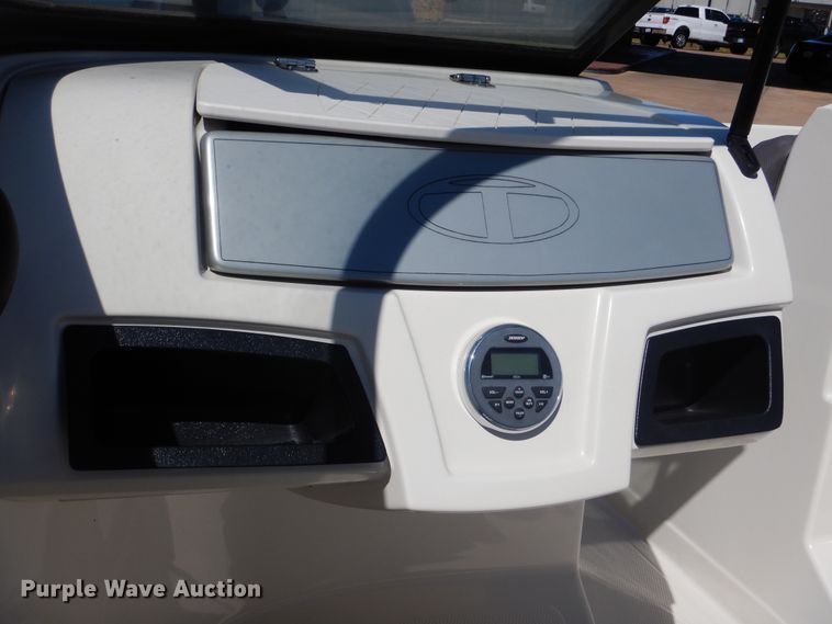 image for item AE9730 2016 Tahoe 400T  boat