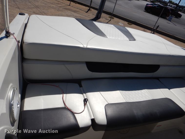 image for item AE9730 2016 Tahoe 400T  boat