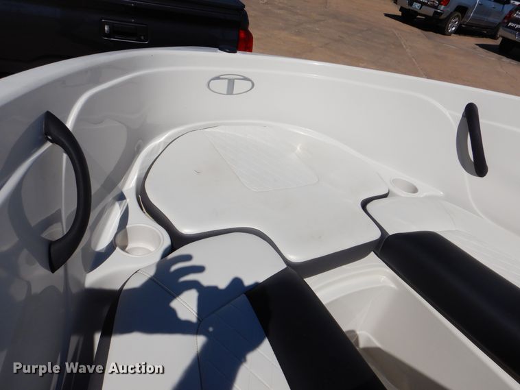 image for item AE9730 2016 Tahoe 400T  boat