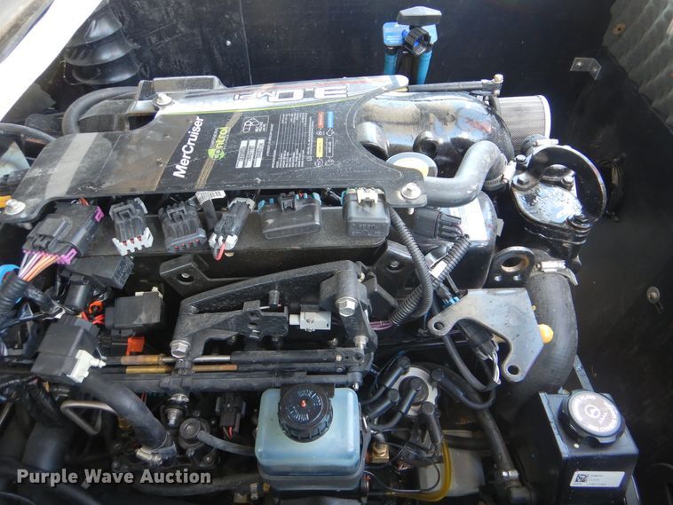 image for item AE9730 2016 Tahoe 400T  boat