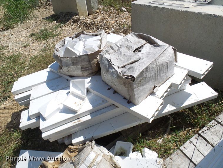 image for item DC2976 Vinyl fence supplies