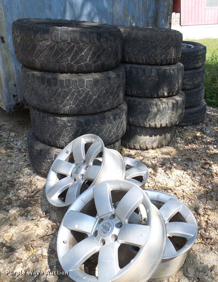 image for item DC2985 Tires and wheels