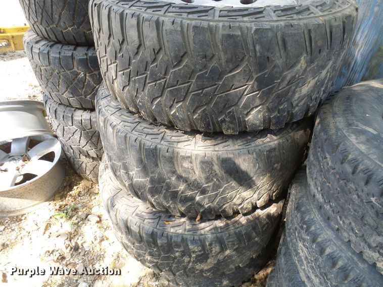 image for item DC2985 Tires and wheels