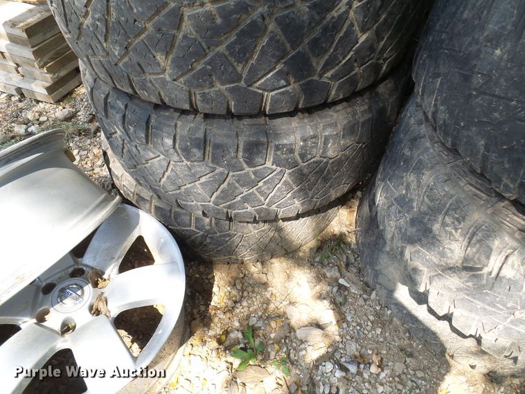 image for item DC2985 Tires and wheels