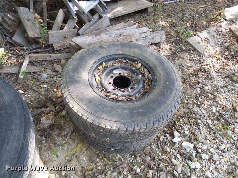 image for item DC2985 Tires and wheels