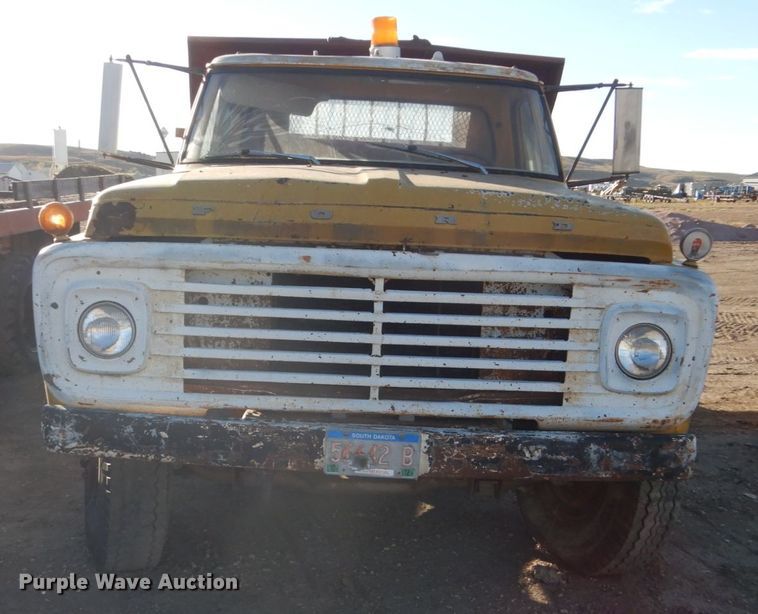 image for item DC8836 1967 Ford F600  flatbed truck