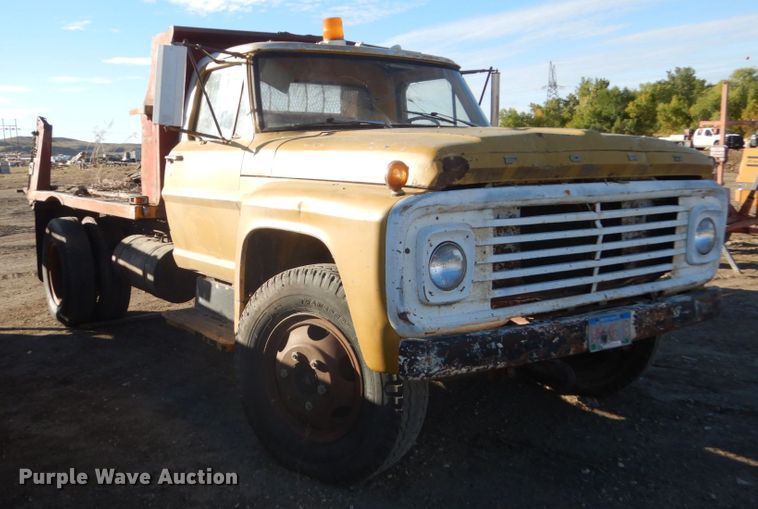 image for item DC8836 1967 Ford F600  flatbed truck