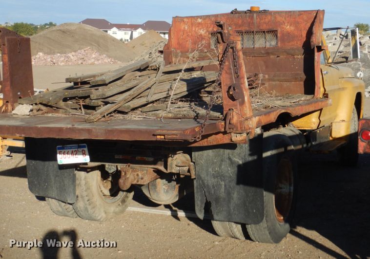 image for item DC8836 1967 Ford F600  flatbed truck