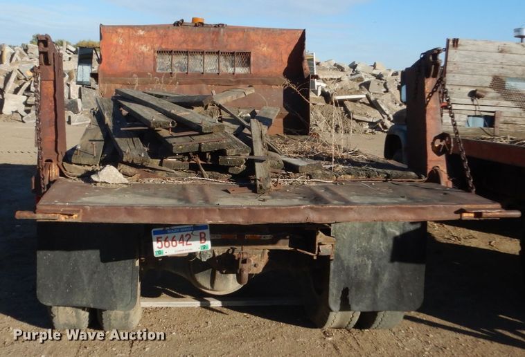 image for item DC8836 1967 Ford F600  flatbed truck