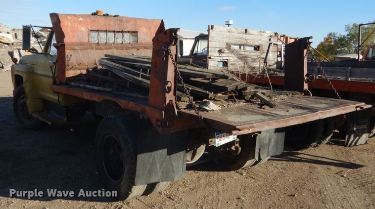 image for item DC8836 1967 Ford F600  flatbed truck