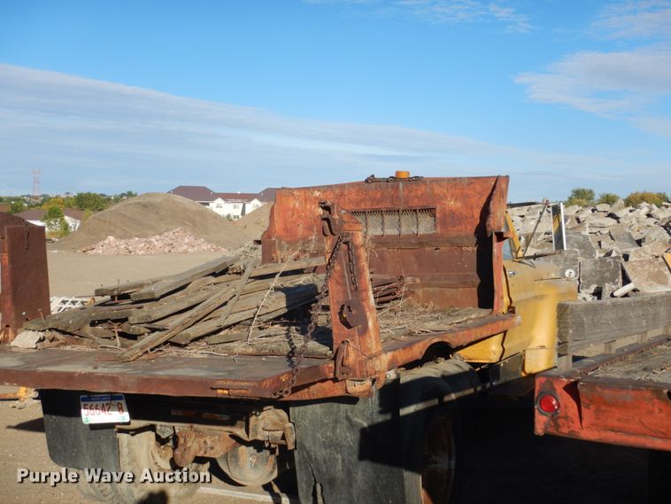 image for item DC8836 1967 Ford F600  flatbed truck