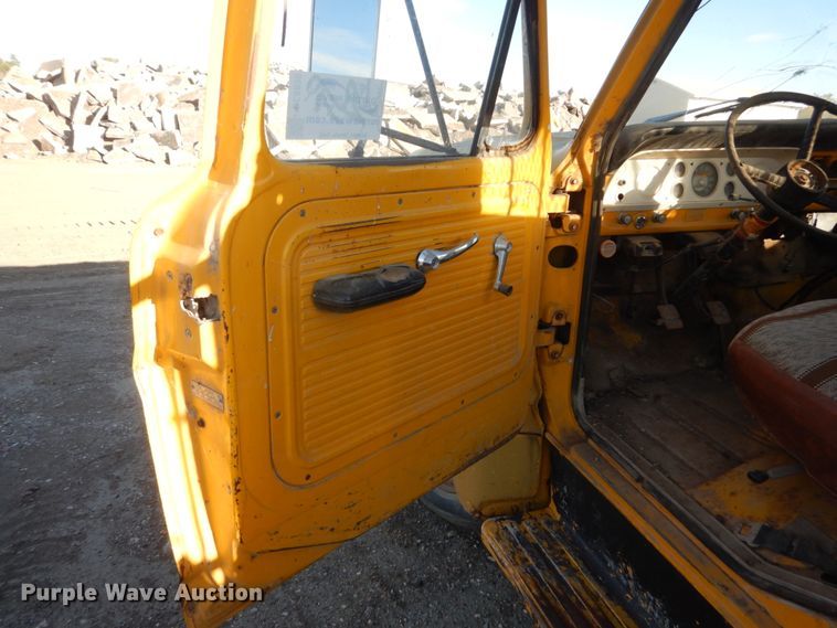 image for item DC8836 1967 Ford F600  flatbed truck