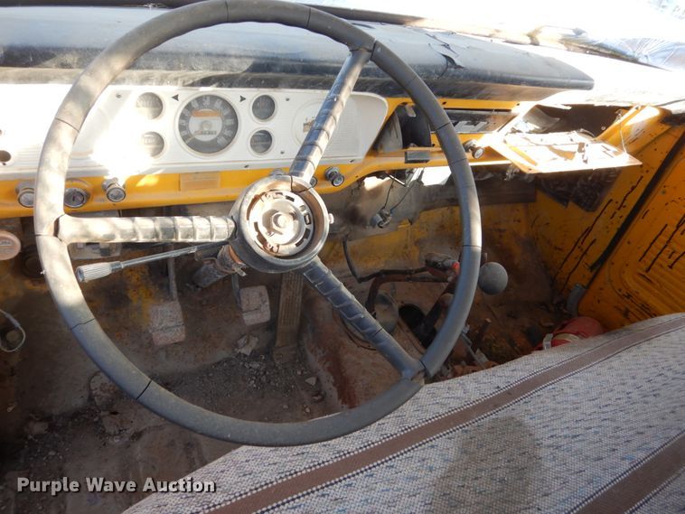 image for item DC8836 1967 Ford F600  flatbed truck