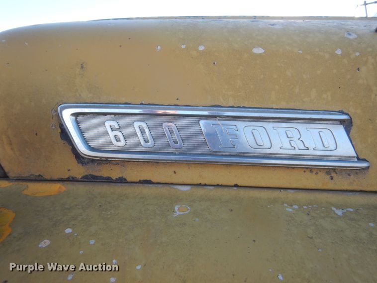 image for item DC8836 1967 Ford F600  flatbed truck