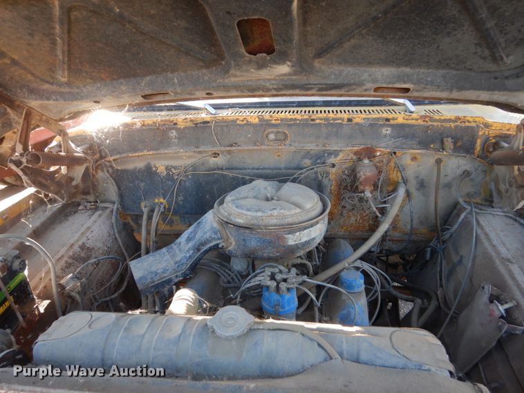 image for item DC8836 1967 Ford F600  flatbed truck