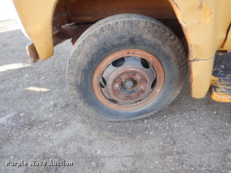 image for item DC8836 1967 Ford F600  flatbed truck