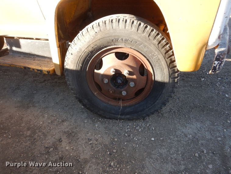 image for item DC8836 1967 Ford F600  flatbed truck