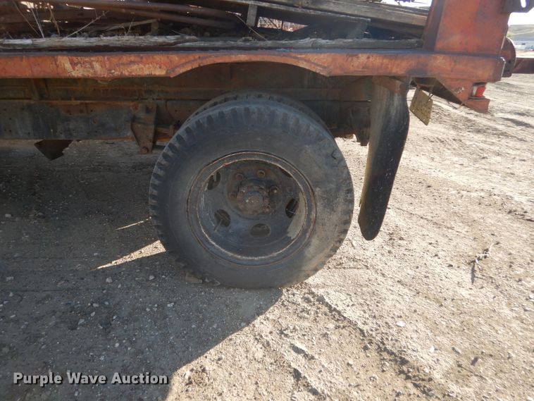 image for item DC8836 1967 Ford F600  flatbed truck