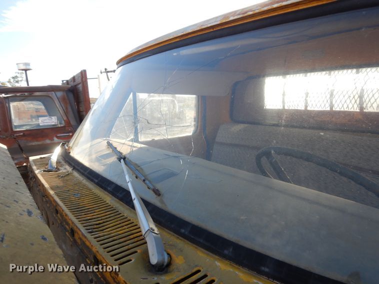 image for item DC8836 1967 Ford F600  flatbed truck