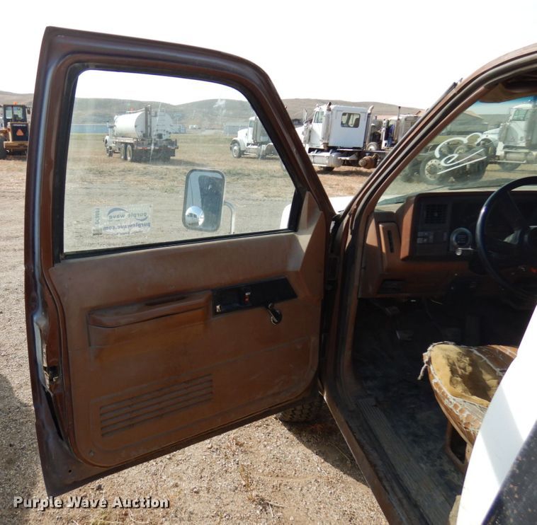 image for item DC8881 1990 Chevrolet K3500  flatbed pickup truck