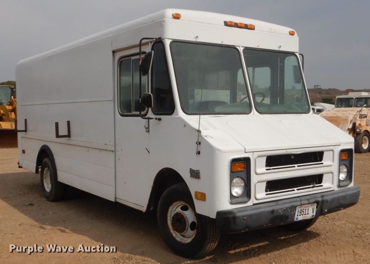 image for item DC8940 1990 Chevrolet P30  delivery truck