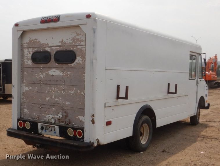 image for item DC8940 1990 Chevrolet P30  delivery truck