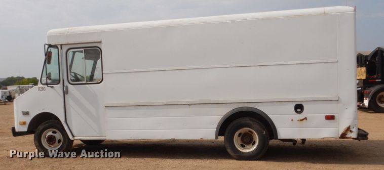 image for item DC8940 1990 Chevrolet P30  delivery truck