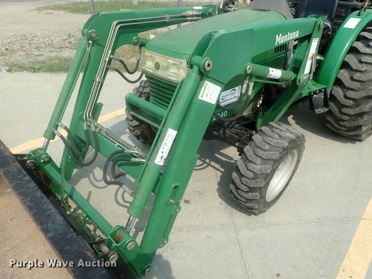 image for item DE0768 Montana 2740  MFWD tractor