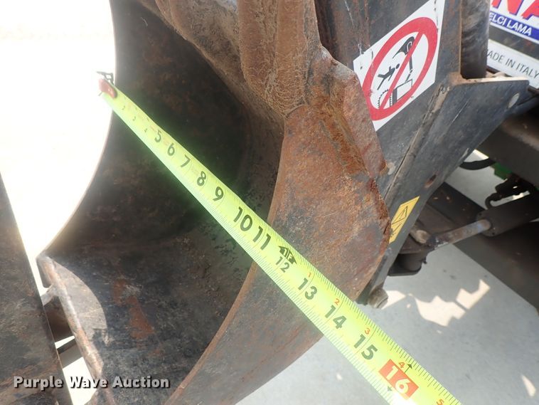 image for item DE0768 Montana 2740  MFWD tractor