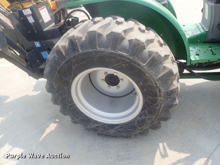 image for item DE0768 Montana 2740  MFWD tractor