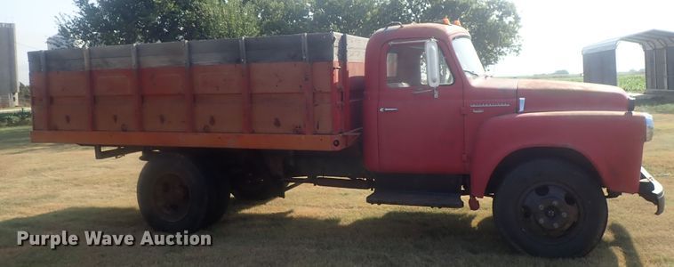 image for item DE0815 1956 International S160  grain truck