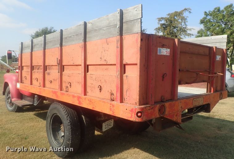 image for item DE0815 1956 International S160  grain truck