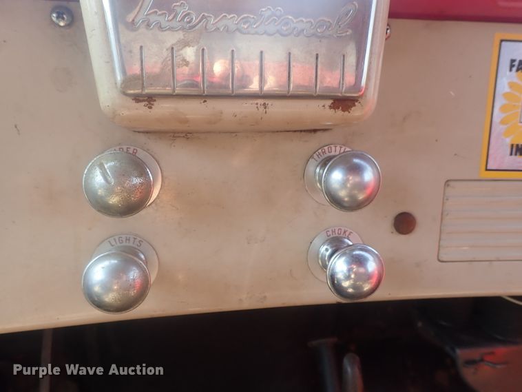 image for item DE0815 1956 International S160  grain truck