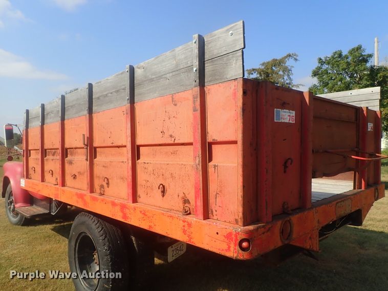 image for item DE0815 1956 International S160  grain truck