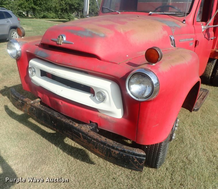 image for item DE0815 1956 International S160  grain truck