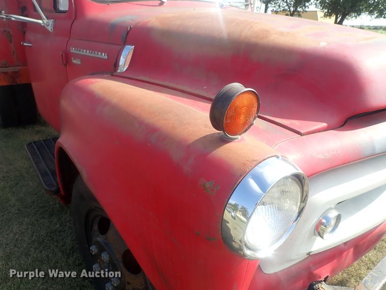 image for item DE0815 1956 International S160  grain truck