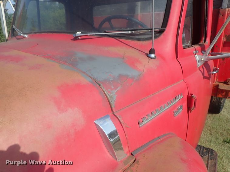 image for item DE0815 1956 International S160  grain truck