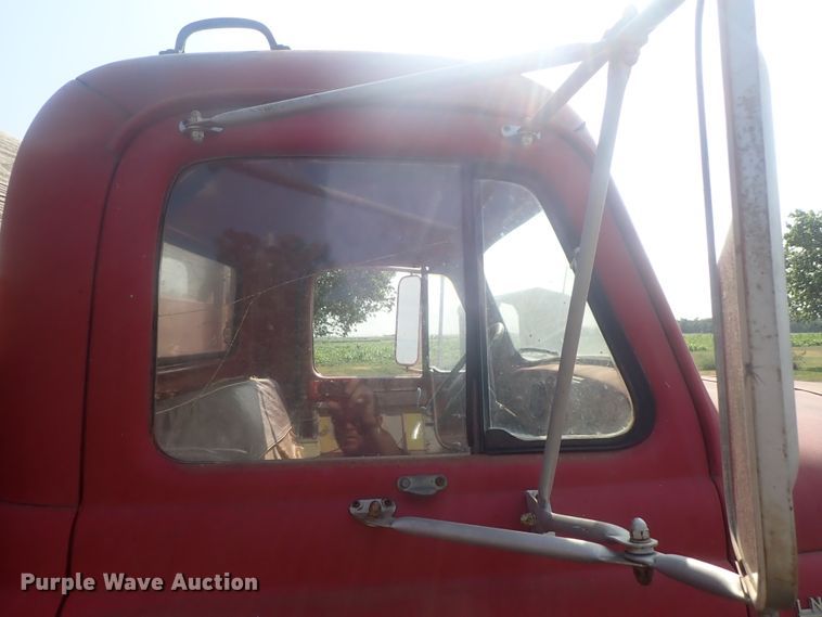 image for item DE0815 1956 International S160  grain truck
