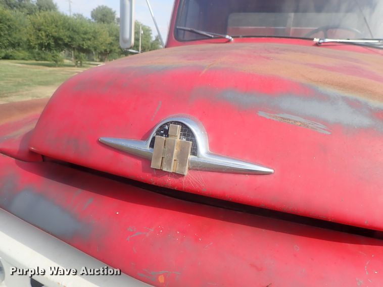 image for item DE0815 1956 International S160  grain truck