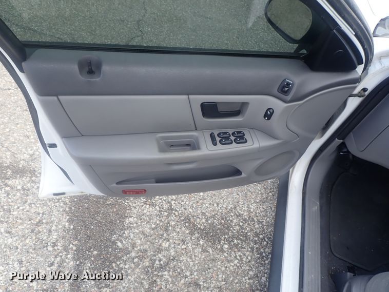 image for item DE0816 2005 Ford Taurus